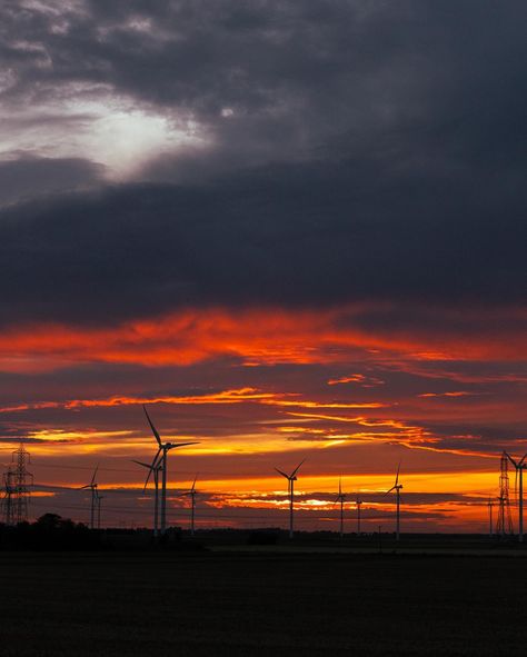 A beautiful weekend sunset 🌅 #sunsetlovers #timelapse #skylovers_clouds #skylovers Sky Timelapse Videos, Sky Tower Auckland Night, Sky Timelapse, Sunset Timelapse, Early Sunsets Over Monroeville, Beautiful Weekend, Quick Saves