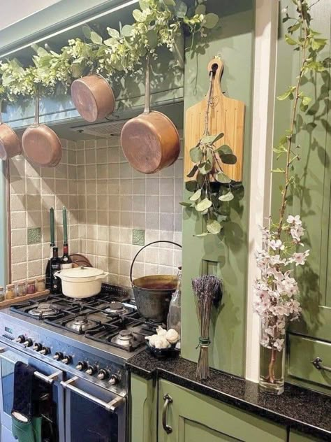 Black Cottagecore House, Room Ideas Summer, Room Ideas Retro, Light Purple Aesthetic, Summer Room Ideas, Lanterns Chinese, Sage Kitchen, Summer Room, Copper Kitchen