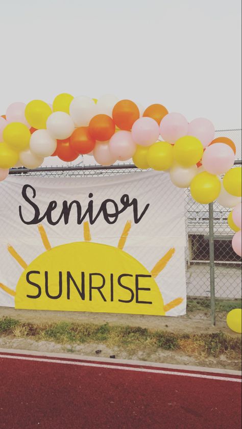 Senior Sunrise Balloon Arch, Senior Lounge High School, Senior Sunrise Decorations, Senior Sunrise Pictures, Senior Sunrise Banner, Senior Class Decoration Ideas, Bucket List High School, Senior Sunset Ideas, Senior Sunrise Shirts