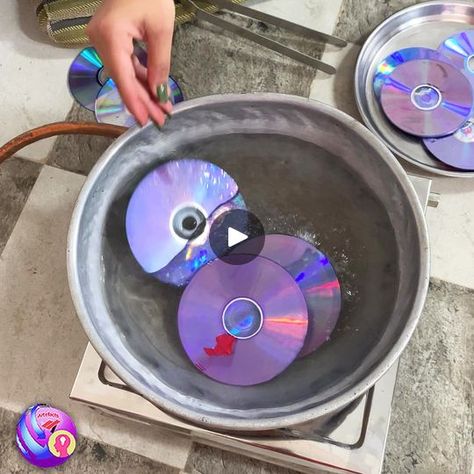 Crafts Using Cds, Crafts With Old Cds, Cd Case Crafts, Cd Mirror, Diy Cd, Old Cd Crafts, Cd Diy, Christmas Cd, Old Cd