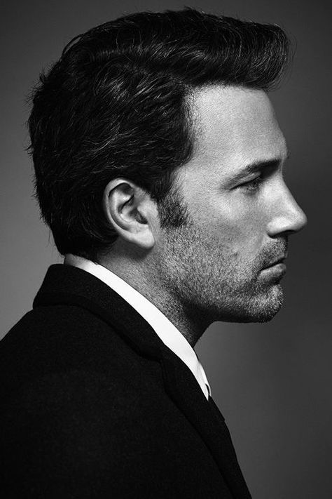 Ben Affleck Hair, Ben Affleck Batman, Thomas Wayne, Art Photography Portrait, Celebrity Dads, Celebrity Portraits, Side Profile, Bruce Wayne, Ben Affleck