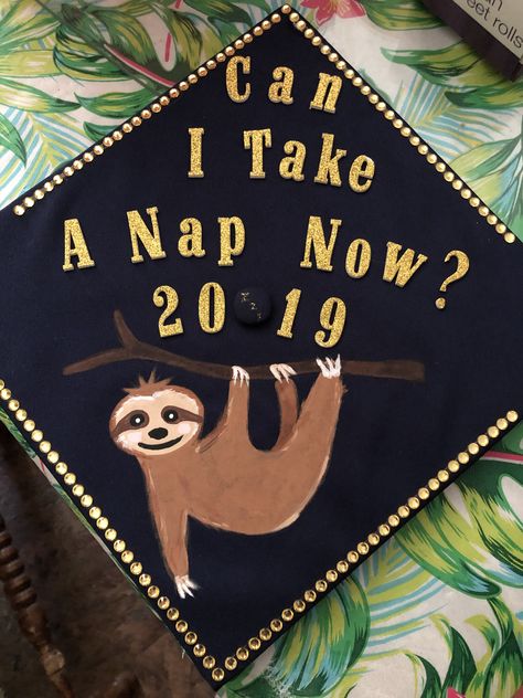 Animal Graduation Cap Ideas, Graduation Cap Nurse, Nurse Graduation Cap Designs, Graduation Cap Decoration Nursing, Graduation Things, Funny Graduation Caps, Grad 2023, Graduate Cap, Nurse Graduation Cap