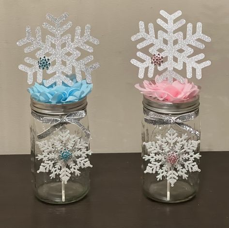 Snowflake Baby Shower Ideas, Frozen Tea Party, Snowflake Centerpieces, Winter Baby Shower Themes, Snowflake Party, Baby Shower Party Themes, Snowflake Baby Shower, Baby Shower Table Decorations, Winter Centerpieces