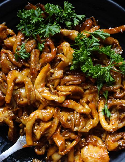 Teriyaki mushroom stir fry. | ISLAND SMILE King Oyster Mushroom Recipe Stir Fry, Stir Fry Mushroom Recipes, Oyster Mushroom Recipe Stir Fry, Shimeji Mushroom Recipe, Ranch Mushrooms, Mushroom Fry, King Oyster Mushroom Recipe, Fried Mushroom Recipes, Easy Mushroom Recipes