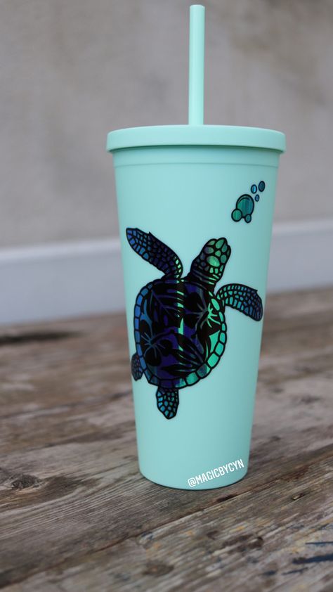 Snow Globe Cups, Starbucks Cup Gift, Turtle Tumbler, Starbucks Bottles, Personalized Starbucks Cup, Creation Crafts, Tumbler Cups Diy, Beauty Creations, Plastic Tumblers