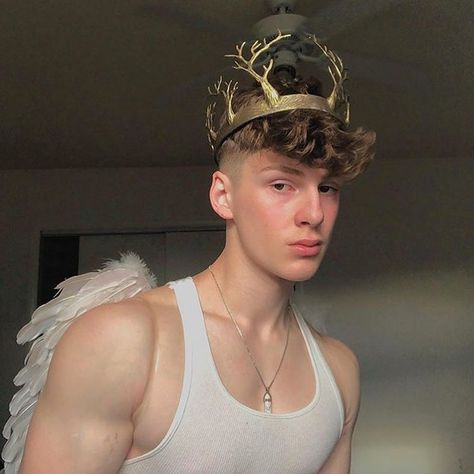 cool bitches only 🏃‍♀️ on Instagram: “what was the last song you listened to, adore you lol // he and @nopalitoss possess so much power im- - - - - - - - - #aesthetic…” Gay Halloween Costumes, Call Me Baby, Male Angel, Instagram Call, Angel Costume, Halloween Men, Boy Pictures, Fantasias Halloween, Mens Halloween Costumes