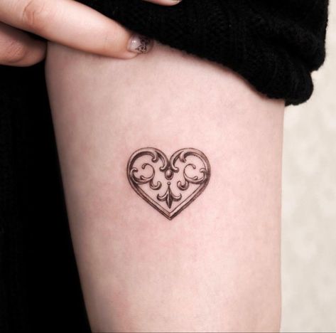 By auua.tattoo on IG Korean Tattoo, Korean Tattoo Artist, Tattoo Unique, Korean Tattoos, Lace Tattoo, Desenho Tattoo, Lace Heart, Adventure Style, Dream Tattoos