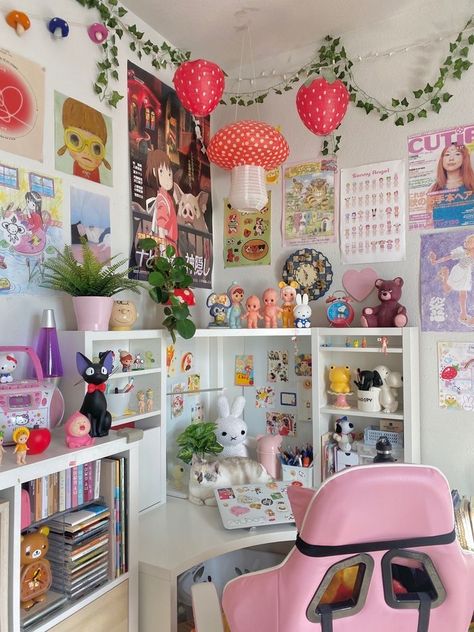 Bedroom And Study Room Design Desk Ideas, Desk Area Aesthetic, Art Desk Ideas, Desk Area In Bedroom, Funky Apartment, Desk Pink, Desk For Small Spaces, Cool Desk, Desk Area