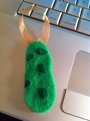 Pickle Crafts For Kids, Felt Pickle, Christmas Pickle Ornament, Pickle Ornament, Storytime Crafts, Christmas In Germany, Germany Christmas, Christmas Pickle, Daily Crafts