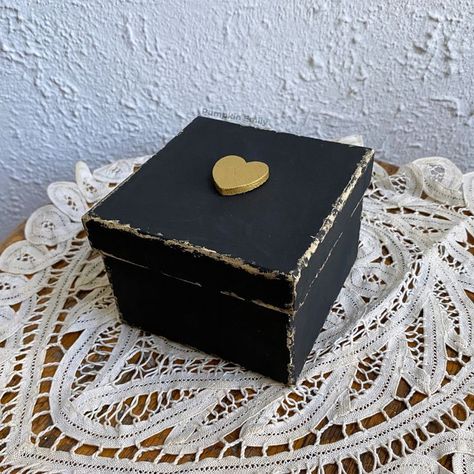 Dark Academia Diy, Dark Academia Room, Dark Academia Room Decor, Academia Room, Dark Academia Aesthetic, Painted Boxes, Diy Vintage, Diy Bedroom Decor, Diy Room Decor