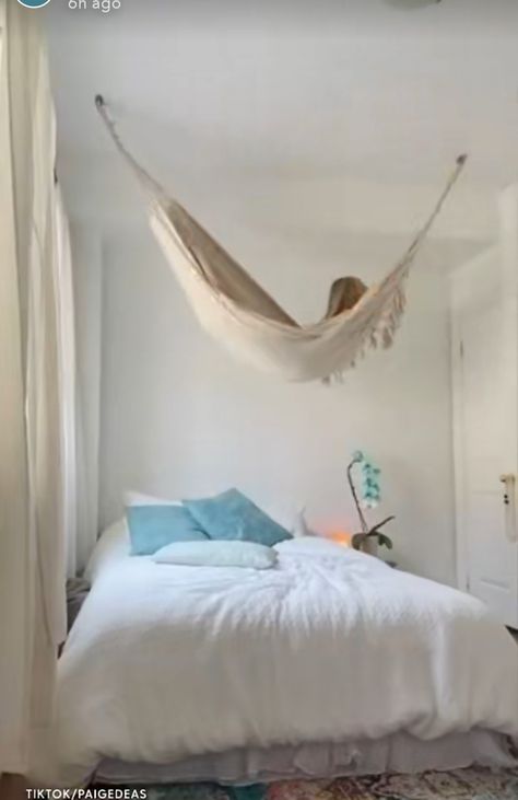 Hammock Over Bed, Hammock Above Bed, Hamicks In Bedrooms, Hammock In Room, Bedroom Hammock, Room Hammock, Box Room Bedroom Ideas, Hammock In Bedroom, Futuristic Bedroom