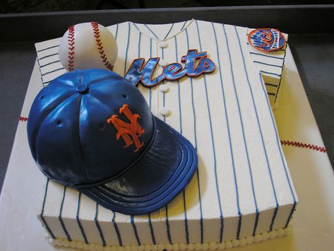 cake - Mets Groom's Cake by aalphotos, via Flickr Baseball Grooms Cake, Beer Bottle Cake, Tire Cake, Beer Mug Cake, Jersey Cake, Firetruck Cake, Bomb Cake, Baseball Cake, Bottle Cake