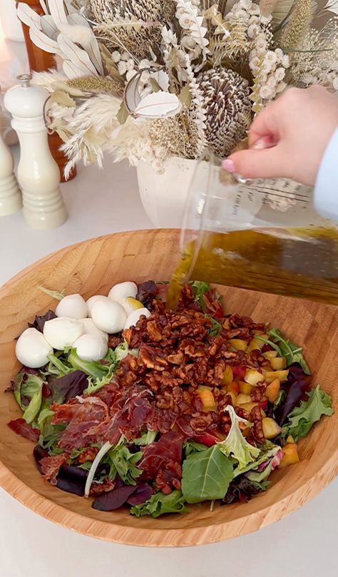 Crispy Prosciutto & Honey Walnut Summer Salad with a Garlicky Honey Mustard Dressing Prosciutto Peach, Everything Delish, Honey Walnuts, Walnut Fruit, Honey Balsamic Vinaigrette, Crispy Prosciutto, Side Salads, Honey Walnut, Lemon Potatoes