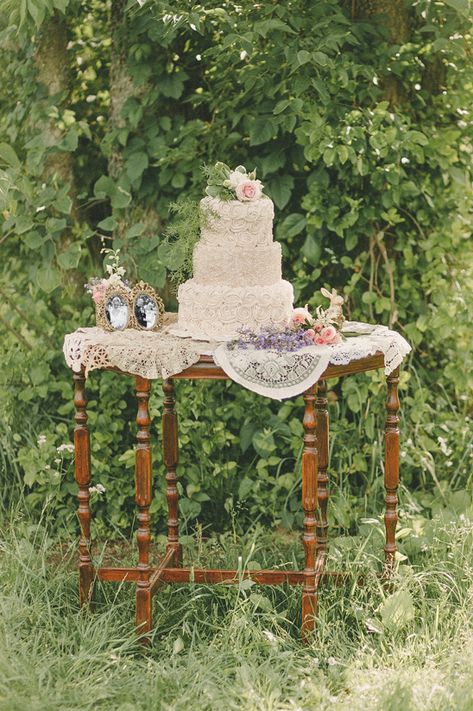 Wedding Cake Table Decor, Vintage Wedding Cake Table, Wedding Cake Table Decorations, Dream Inspiration, Cake Table Decor, Vintage Wedding Cake, Cake Tables, Wedding Cake Table, Cake Table Decorations