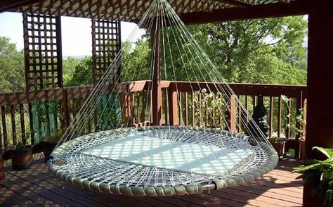 Hanging bed for summer decorating, outdoor home decor ideas. It looks like this is a from trampoline... oooh! my brain is on overdrive right now! Recycled Trampoline, Outdoor Hanging Bed, Trampoline Ideas, Old Trampoline, Backyard Trampoline, Hanging Beds, Hanging Chairs, Hammock Bed, Hanging Bed