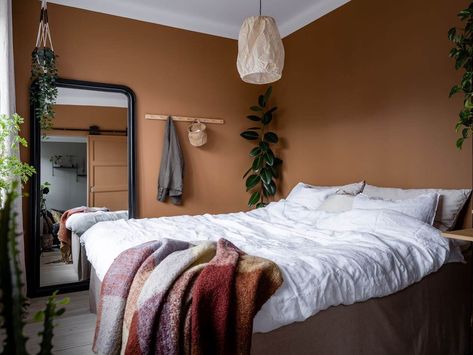 Home Colour Design, Nordic Apartment, Terracotta Bedroom, Industrial Decoration, Industrial Lamps, Color Terracota, Home Colour, Scandinavian Interiors, Colour Design