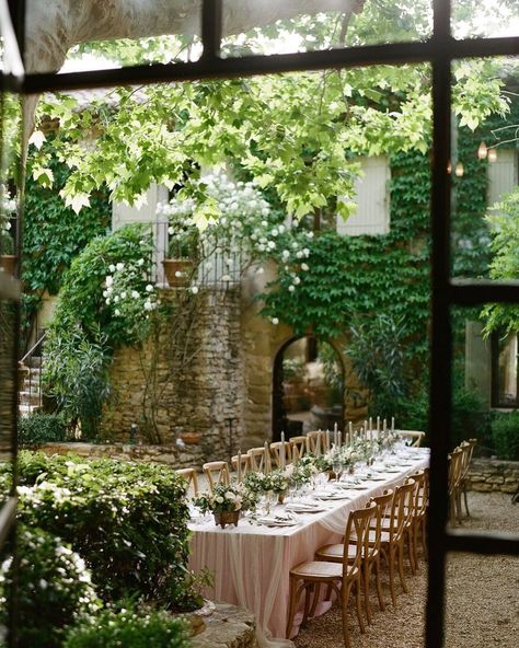 Garden Courtyard Wedding, Spanish Courtyard, Wedding Dressing, Courtyard Wedding, Martha Weddings, Spanish Wedding, January 20, Wedding Dinner, Wedding Design