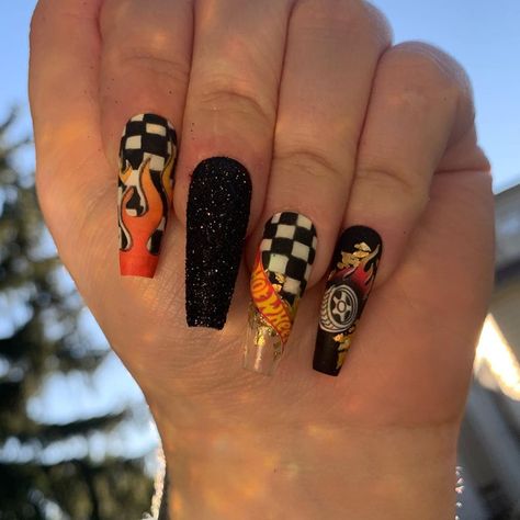 Deirdre Lowery on Instagram: “HOTWHEELS 🔥🏁 #nailstoinspire #hotwheels #nailsonfleek #nailpro #nailsofinstagram #nailfie #nailswag #nailpro #nailsaddict #nailsmag…” Race Car Nails Designs, Hot Wheels Nails, Chevy Nails, Race Nails, Nascar Nails, Car Nails, Racing Nails, Superhero Nails, Sweet 16 Nails