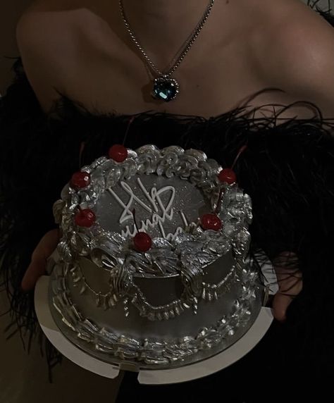 Aurora Harper, 26 Birthday Cake, Glitter Birthday Cake, 19th Birthday Cakes, Heart Birthday Cake, Metallic Cake, Ugly Cakes, 13 Birthday Cake, Birthday Cakes For Her