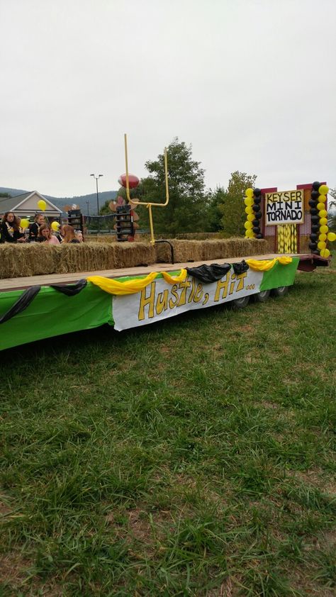 Parade Float Ideas Cheerleaders, Football Floats Parade Ideas Easy, Easy Parade Float Ideas Diy, Football Float Ideas, Football Homecoming Float, Ffa Float Ideas For Parade, Football Parade Float Ideas, Football Floats Parade Ideas, Football Parade Float