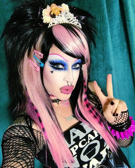 Hi! <3 ~ LyLa_LaCkLuSt3R here, and I'm more concerned with finding 8 tops than my top 8! #lailamcqueen #sugarpill #gothgurl #pinkhair #dragqueen #dragartist #rpdr #alt #pastelgoth Rawring 20s, Scene Queen, Rawr Xd, Ford, Queen, Makeup, Hair, Make Up