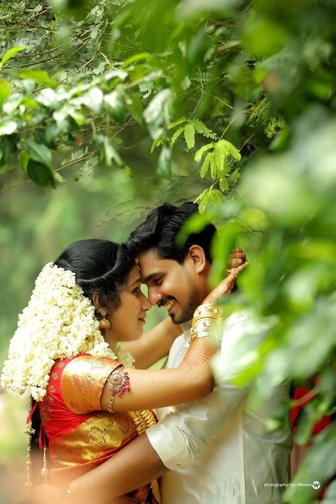 Tamil Couple Photoshoot, Tamil Wedding Couple Poses, Kerala Couples, Love Story Photo, Indian Bride Poses, Lovers Images, Indian Wedding Poses, Marriage Photography, Indian Wedding Photography Couples