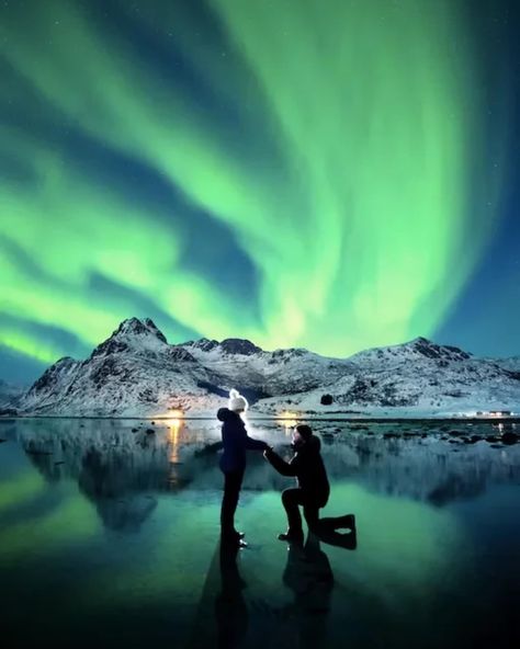 Ready to pop the question or say ‘I do’ under a sky full of dancing lights? 🌌✨ Adventure seekers, we have the ultimate guide to your Northern Lights proposal and elopement. Head over to bohemianbride.com to read the new post and start planning your dream wedding adventure today! 💍💫 #ripdalesharpe @charletonchurchill @zephyretluna @liaphoto.stories @pursellphotographyinc @tsfotodesign.weddings #NorthernLightsElopement #AdventureProposal #DreamWeddingDestination #weddinginspiration #north... Northern Lights Proposal, Lights Proposal, Dancing Lights, Wedding Adventure, Sky Full, Light Images, Ready To Pop, Bohemian Bride, A Sky