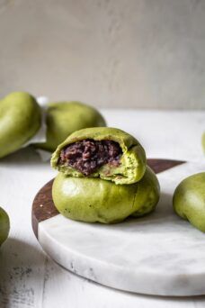 Adzuki Bean Recipe, Matcha Red Bean, Red Bean Dessert, Red Beans Recipe, Make Matcha, How To Make Matcha, Matcha Dessert, Sugar Dough, Green Tea Recipes