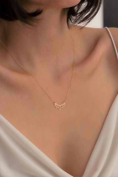 14K Solid Gold Lotus Flower Necklace / Minimal Designed Necklace - Etsy UK Gold Neck Chain, Sleek Short Hair, Gold Lotus Flower, Lotus Flower Necklace, Neck Pieces Jewelry, Minimalist Necklace Gold, Pretty Jewelry Necklaces, Earthy Jewelry, Gold Lotus