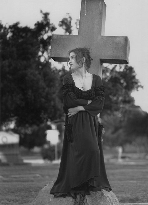 madonna like a prayer 1989 mdna outtake photo hq by ConfessionOnMDNA on DeviantArt Madonna Like A Prayer, Divas Pop, Hollywood Forever Cemetery, Madonna Music, Madonna 80s, Lady Madonna, Herb Ritts, Female Musicians, Classic Image