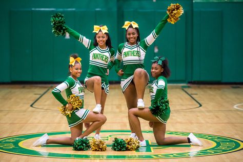 Peewee Cheerleading, Cheer Formations, Peewee Cheer, 3 Person Yoga Poses, Cheer Routines, Cheerleading Stunt, Dance Picture Poses, Cheer Camp, Cheer Practice