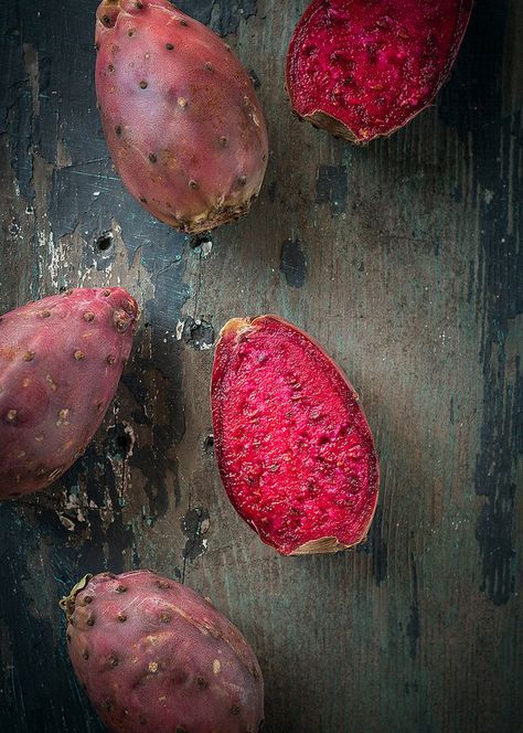 Prickly Pear Photography, Prickly Pear Juice, Prickly Pear Margarita, Unique Fruit, Red Pear, Pear Fruit, Prickly Pear Cactus, Vegetable Juice, Prickly Pear