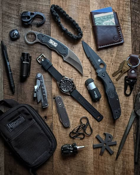 Urban Survival Kit, Edc Backpack, Edc Essentials, Summer Watch, Edc Carry, Pocket Tools, Tactical Wear, Edc Tactical, Gentleman Aesthetic