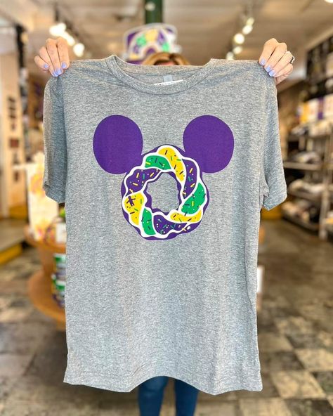 Diy Mardi Gras Shirt, Mardi Gras Sweatshirt Ideas, Mardi Gras Shirt Designs, Mardi Gras Cruise Shirt, Disney Mardi Gras Shirts, Mardi Gras Shirt, King Cake, Disney Holiday, Holiday Specials