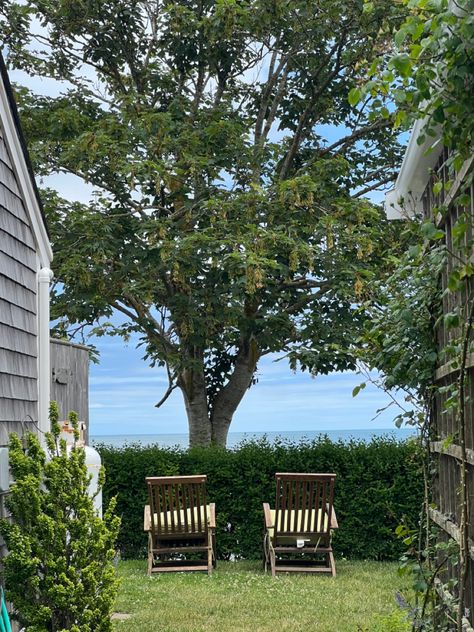 Coastal Rhode Island, Cape Cod Foyer, Cape Cod Aesthetic House, Coastal Connecticut, Connecticut Summer, Nantucket Summer Aesthetic, Rhode Island Summer, Coastal Summer, Cape Cod Summer