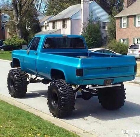 Square Body Chevy, Custom Lifted Trucks, Chevy 4x4, Chevy Trucks Silverado, Mud Trucks, Nice Trucks, Blue Truck, Lifted Chevy Trucks, Lifted Truck