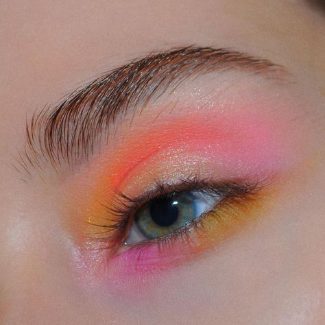 Festival Eye Makeup, Rainbow Eye Makeup, Orange Eye Makeup, Fruit Pie Filling, Artsy Makeup, Mekap Mata, 20 Makeup, Yellow Makeup, Orange Makeup