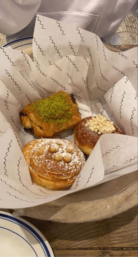 #food #aesthetic #bakery #newyork #matcha #whitechocolate #croissant White Chocolate Croissant, Aesthetic Bakery, Chocolate Croissant, Sugar Rush, White Chocolate, Camembert Cheese, Matcha, Norway, Rush