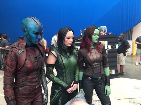 Karen Gillan, Pom Klementieff et Zoe Saldana Gamora And Nebula, Avengers Black Widow, Guardians Of The Galaxy Vol 2, Univers Marvel, Nebulas, Karen Gillan, Zoe Saldana, Marvel 3, Marvel Women