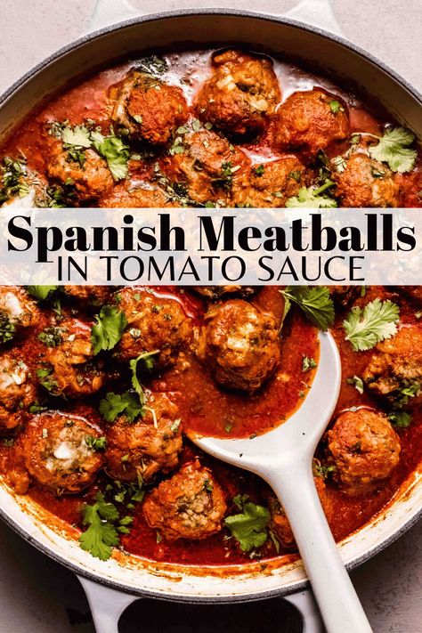 These Spanish Meatballs in Enchilada Sauce (Albondigas) simmer in a richly spiced tomato sauce until they're flavorful & delicious! Spanish Meatballs, Baked Meatball Recipe, Meat Entrees, Tasty Meat, Vegetarian Dinners, Homemade Dinner, Quick Weeknight Meals, Food Articles, Enchilada Sauce