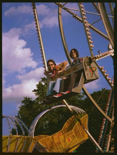 70s Film Aesthetic, Vintage Ferris Wheel, 70s Summer, Ferris Wheels, Wallpaper Retro, 70s Aesthetic, Fotografi Vintage, Shotting Photo, 80s Aesthetic