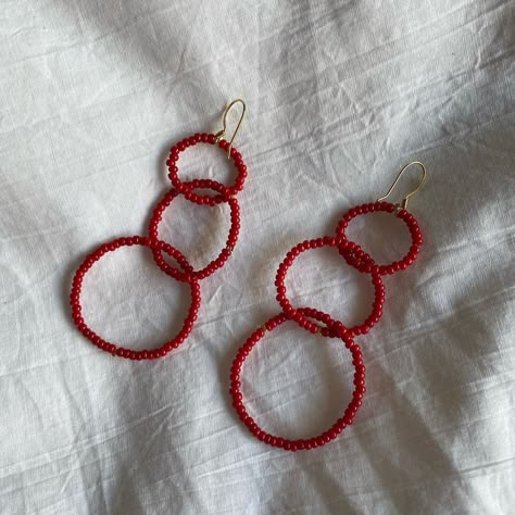 Beaded Jewellery Diy, Diy Red Earrings, Diy Bead Earrings, Red Beaded Earrings, Diy Beaded Earrings, Homemade Accessories, Red Bead Earrings, Diy Beaded Jewelry, Earring Beads