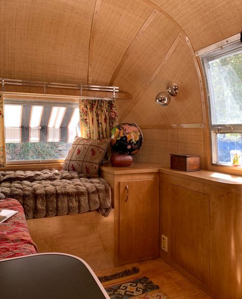 Small Travel Trailer Remodel, Small Travel Trailer, Dining Room Trends, Boat Cabin, Trailer Renovation, Airstream Remodel, Airstream Trailer, Home Interior Accessories, Airstream Interior