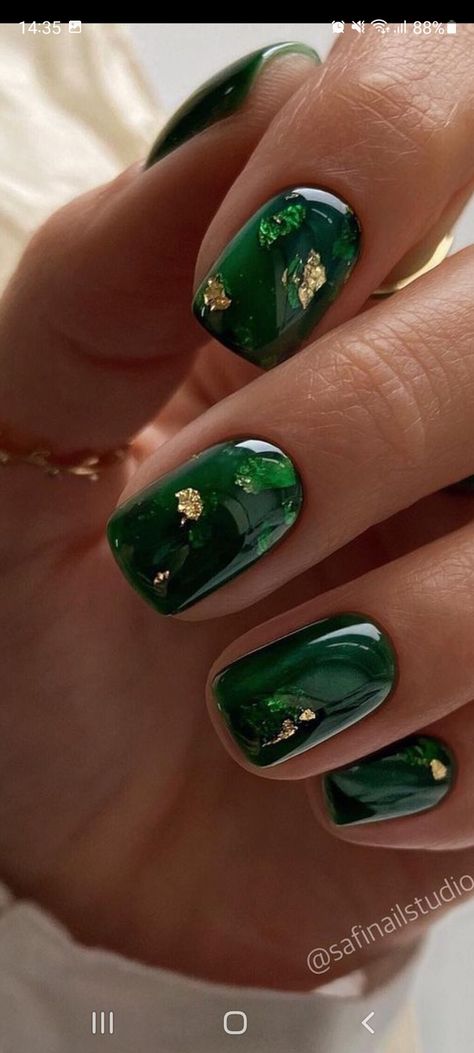 Green Autumn Nails, Nail Art Vert, Green Fall Nails, Emerald Green Nails, Hand Nails, Ideas Uñas, Emerald Nails, March Nails, Green Autumn