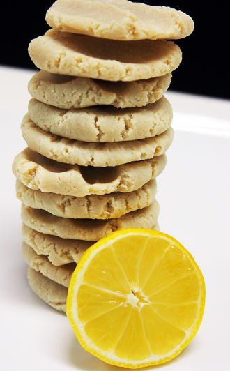 Raw Lemon Cookies Recipe - Raw Blend Cookies Lemon, Raw Snacks, Raw Vegan Diet, Lemon Cookies Recipes, Raw Vegan Desserts, Desserts Vegan, Raw Diet, Raw Desserts, Raw Food Diet