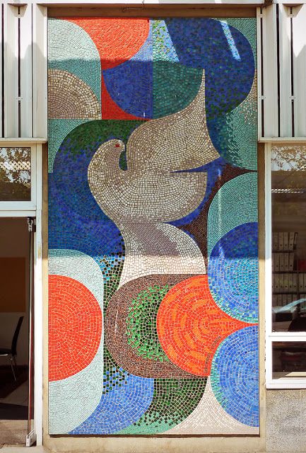 MID-CENTURIA : Art, Design and Decor from the Mid-Century and beyond: Mid-Century Murals Abstract Mosaic Art, Mosaic Mural, Vintage Mosaic, Wall Screen, Mcm Art, School Murals, Mosaic Birds, Mosaic Murals, Soviet Art