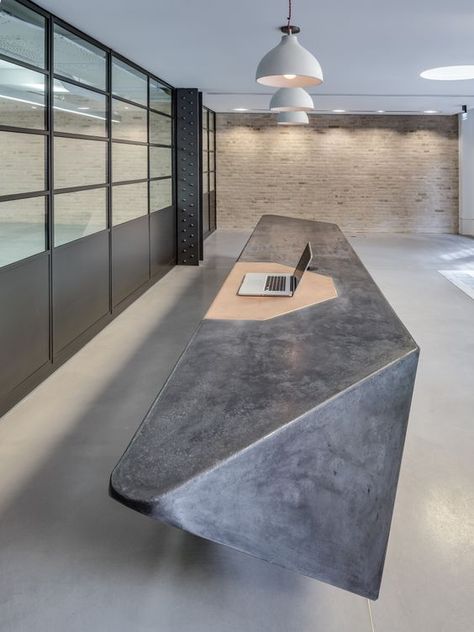 Stunning concrete lobby design Concrete Reception Desk, Concrete Reception, Concrete Desk, Cool Home Office, Office Space Decor, Reception Desk Design, Cast Concrete, Lobby Interior, Counter Design