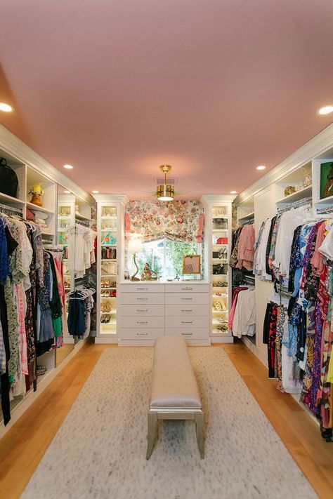 15 Closet Lighting Ideas to Brighten Any Wardrobe Sofa Wallpaper, Wallpaper Closet, Classy Dressing, Walk In Closet Ideas, Pink Ceiling, Master Closet Design, Closet Idea, Wallpaper Hip Hop, Modular Closets