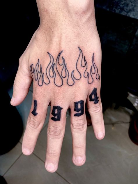 trabalho lindo da tatuadora mariana nobre 😍 Llama Tattoo, Simple Hand Tattoos, Full Hand Tattoo, Faith Tattoo, Tattoos For Lovers, Hand Tattoos For Guys, Arm Sleeve, Sky Aesthetic, Infinity Tattoo