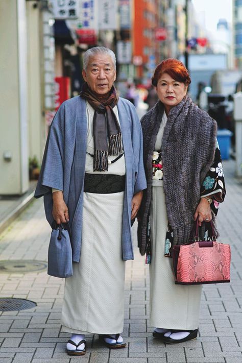 These Over-60s Show Style Has No Expiration Date Seth Cohen, Older Couple, Old Couples, Older Women Fashion, Stylish Couple, Advanced Style, Japanese Street, Ageless Style, Maneki Neko